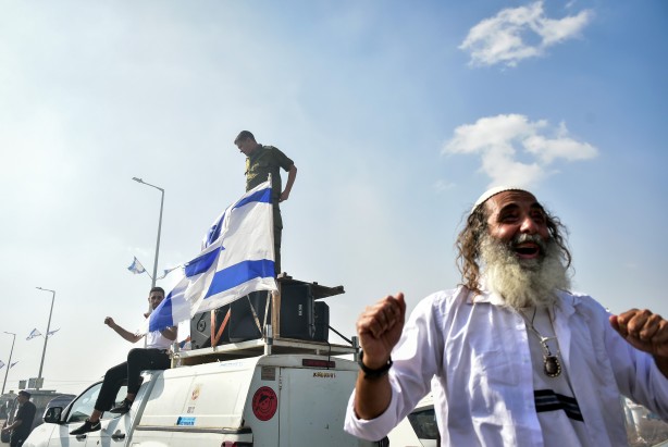 Foto - Bebekler katledilirken bakın onlar ne yaptı! Bunlar insan olamaz
