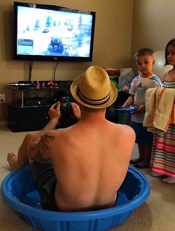 Foto - Bebekleriyle yalnız kalan babalar ne yapar?