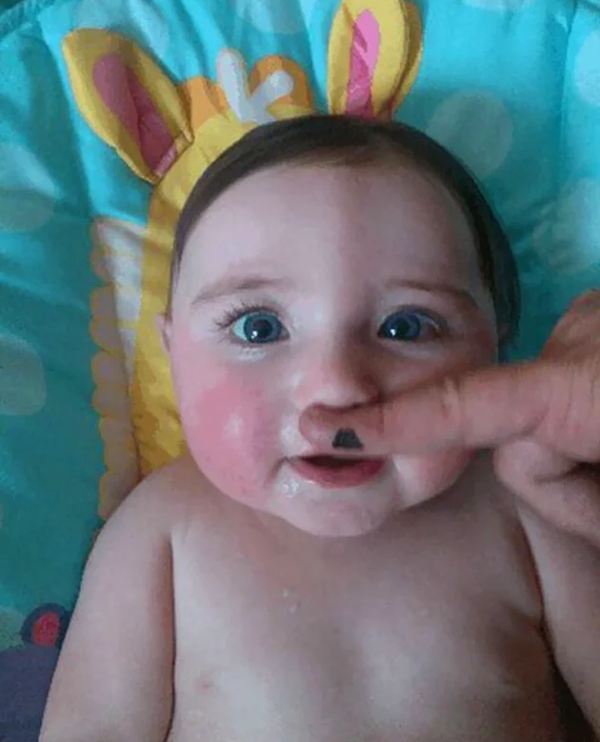 Foto - Bebekleriyle yalnız kalan babalar ne yapar?