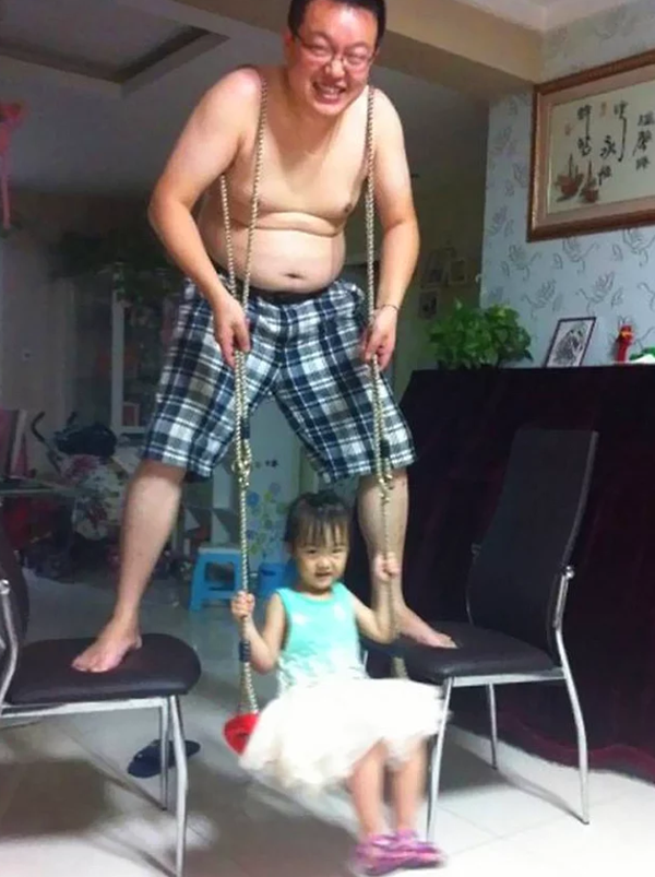 Foto - Bebekleriyle yalnız kalan babalar ne yapar?