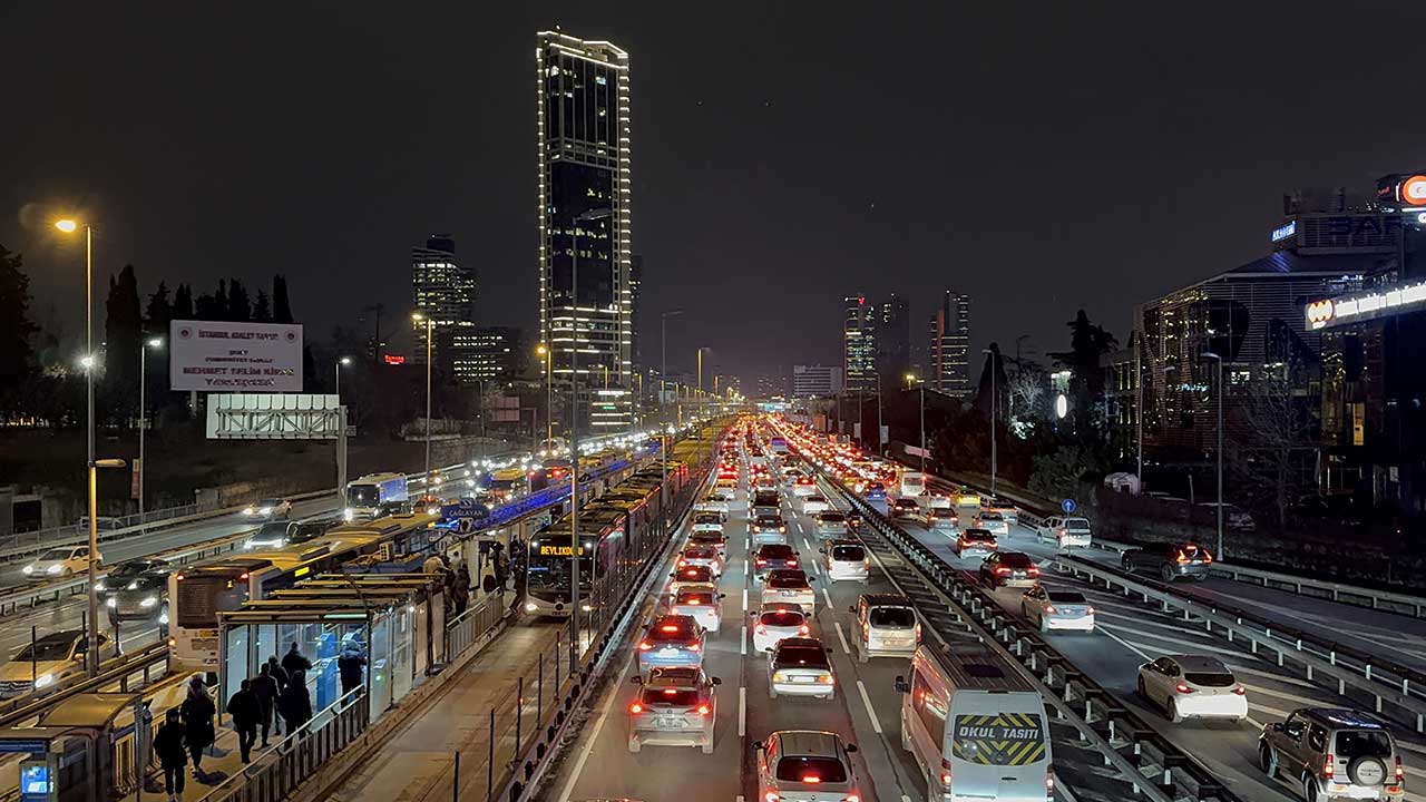 Beceriksiz CHP'nin İstanbul'a büyük(!) hizmeti! Trafik yoğunluğu yüzde 85'e çıktı