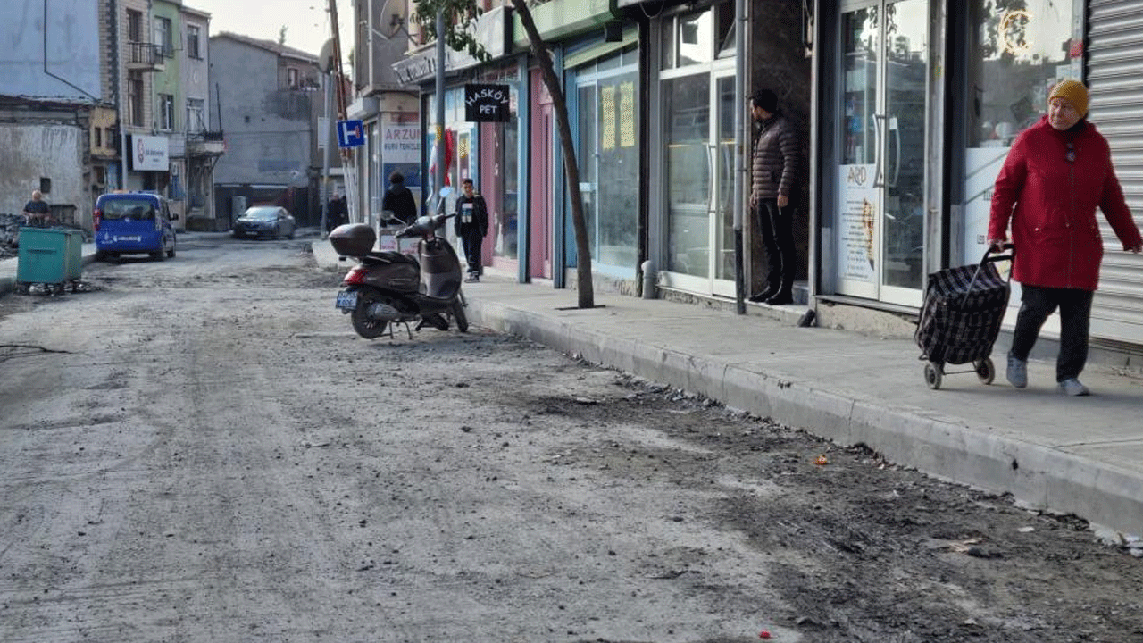 Foto - Beceriksiz Ekrem Beyoğlu'nu çamura buladı