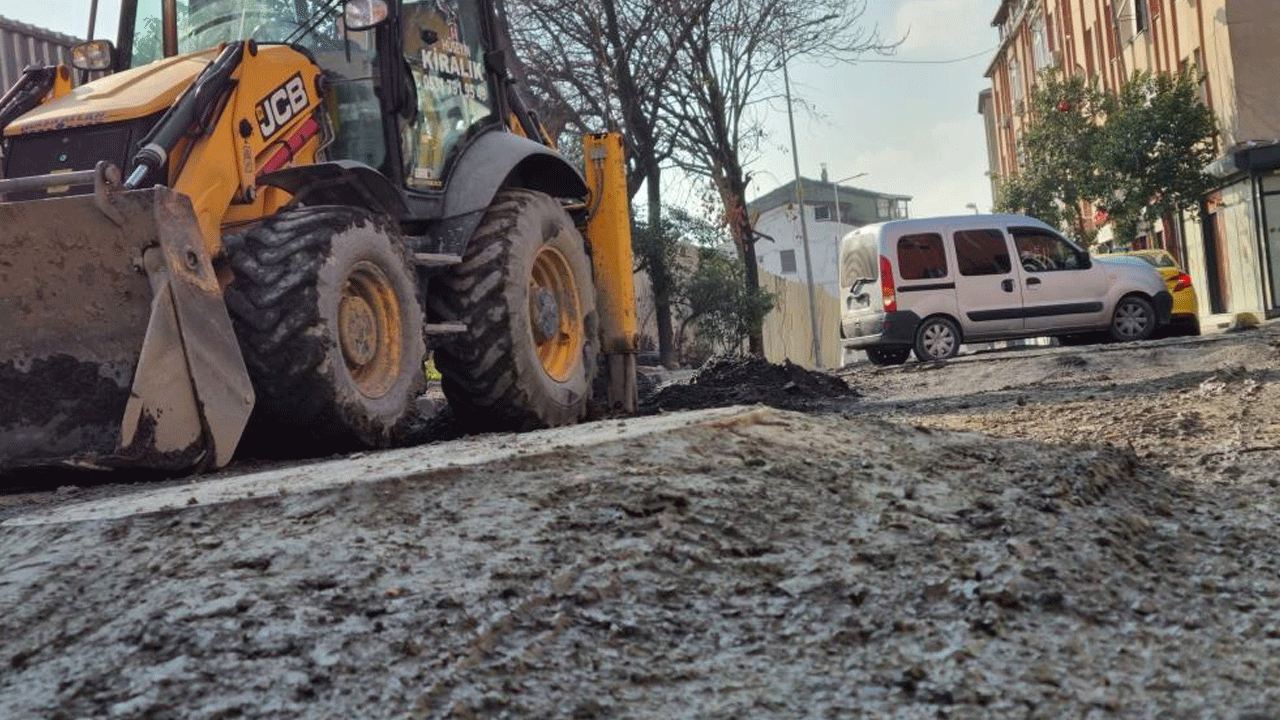 Foto - Beceriksiz Ekrem Beyoğlu'nu çamura buladı