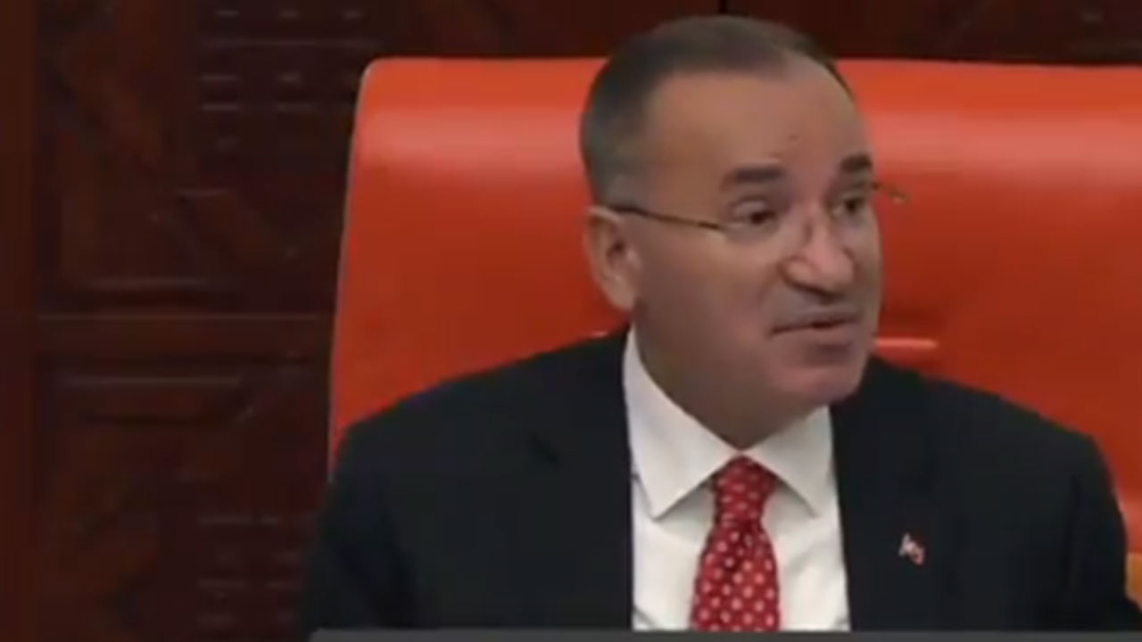 Foto - Bekir Bozdağ AK Parti sıralarına dönerek sitem etti: O arkadaşımız dışarı çıksın
