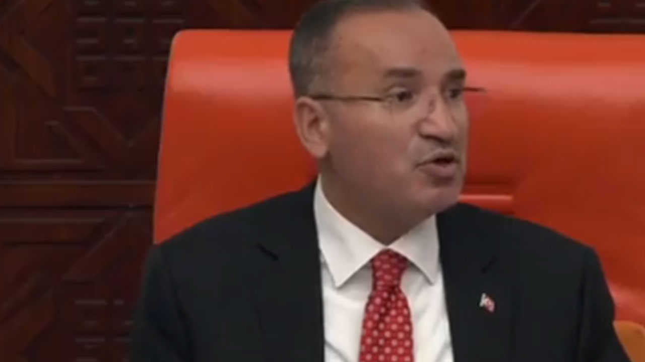 Foto - Bekir Bozdağ AK Parti sıralarına dönerek sitem etti: O arkadaşımız dışarı çıksın