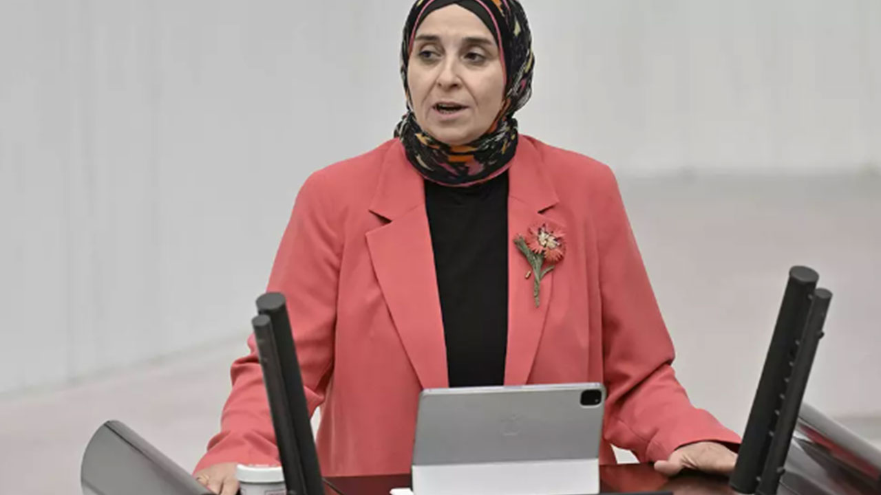 Foto - Bekir Bozdağ AK Parti sıralarına dönerek sitem etti: O arkadaşımız dışarı çıksın