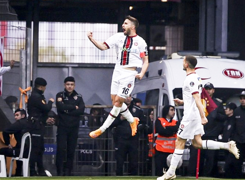 Foto - Beklenen cevap: Sinyali verdi... Sözler verildi! Beşiktaş bombayı patlattı...