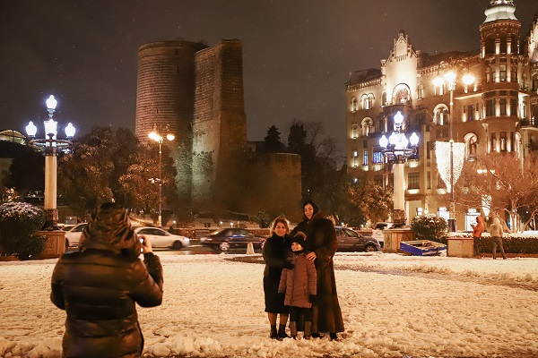 Foto - Beklenen kar geldi! Bakü beyaza büründü
