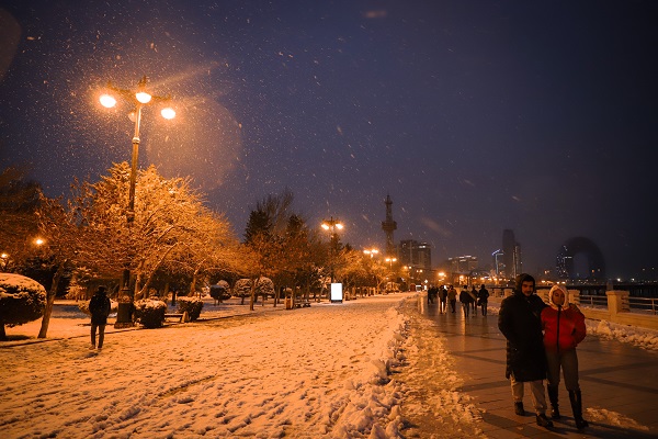 Foto - Beklenen kar geldi! Bakü beyaza büründü