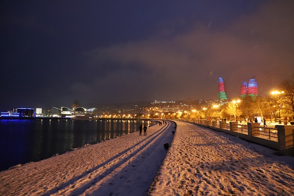 Foto - Beklenen kar geldi! Bakü beyaza büründü