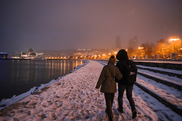 Foto - Beklenen kar geldi! Bakü beyaza büründü