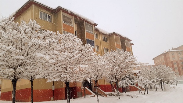 Foto - Beklenen kar yağışı başladı! Onlarca yerleşim yerinin yolu kapandı