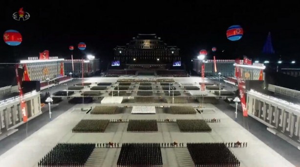 Foto - Beklenen oldu! Kuzey Kore iki yıl aradan sonra sergiledi