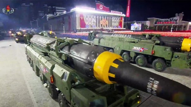 Beklenen oldu! Kuzey Kore iki yıl aradan sonra sergiledi