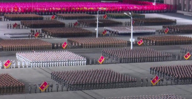 Foto - Beklenen oldu! Kuzey Kore iki yıl aradan sonra sergiledi