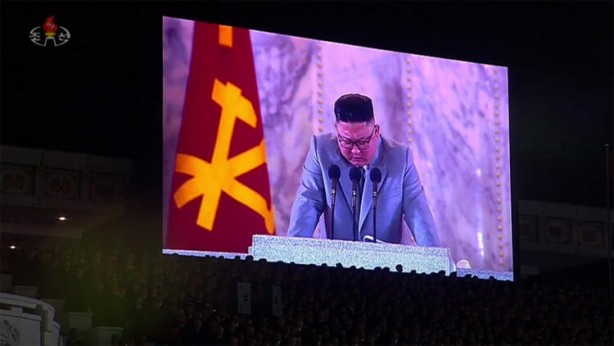 Foto - Beklenen oldu! Kuzey Kore iki yıl aradan sonra sergiledi