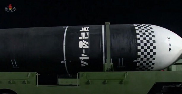 Foto - Beklenen oldu! Kuzey Kore iki yıl aradan sonra sergiledi