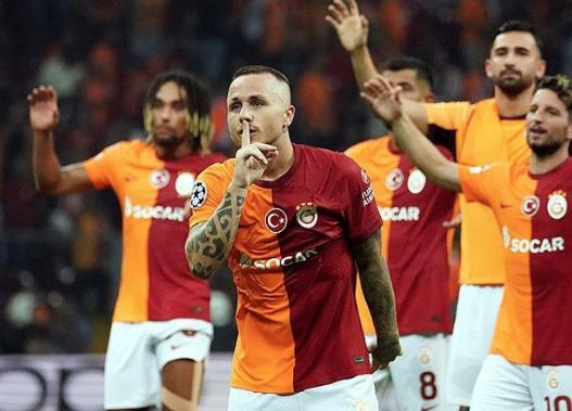 Foto - Beklenen transfer o tur geliyor! Sezon için Arda Turan devreye girdi... Türk futbolunda resmen savaş çıkacak!