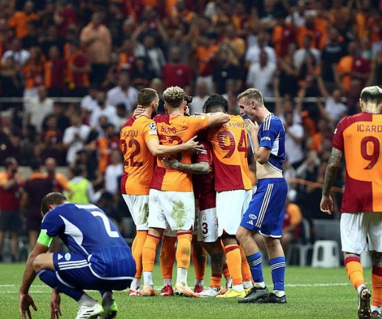 Foto - Beklenen transfer o tur geliyor! Sezon için Arda Turan devreye girdi... Türk futbolunda resmen savaş çıkacak!