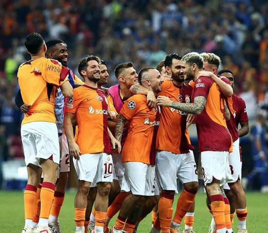 Foto - Beklenen transfer o tur geliyor! Sezon için Arda Turan devreye girdi... Türk futbolunda resmen savaş çıkacak!