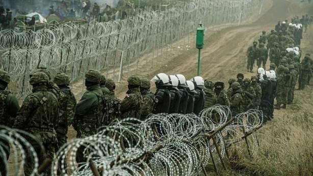 Belarus-Polonya sınır gerginliği sonrası bir ülkeden daha tehlikeli adım! Üs bölgesinden havalandılar