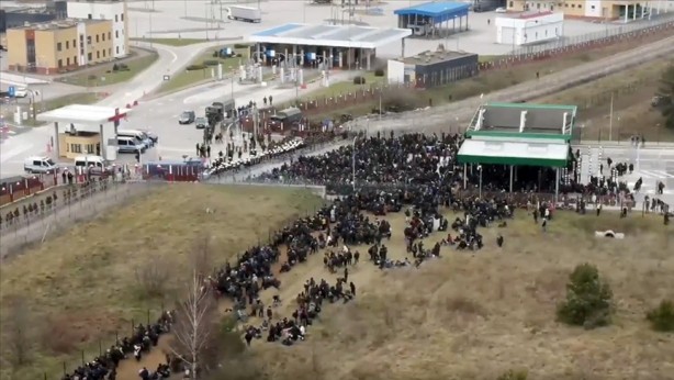 Foto - Belarus-Polonya sınır gerginliği sonrası bir ülkeden daha tehlikeli adım! Üs bölgesinden havalandılar