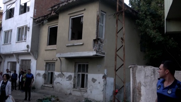 Foto - Belediye başkan adayının evinden 15 kamyon çöp çıktı! Kendisini bakın nasıl savundu