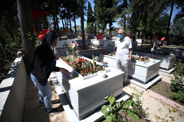 Foto - Belediye ekipleri, şehit ailesini özel izinle oğullarının mezarına götürdü