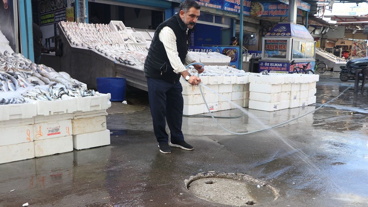 Foto - Belediye ortada yok, iş vatandaşa düştü! Solak zihniyet millete kanalizasyon da temizletti