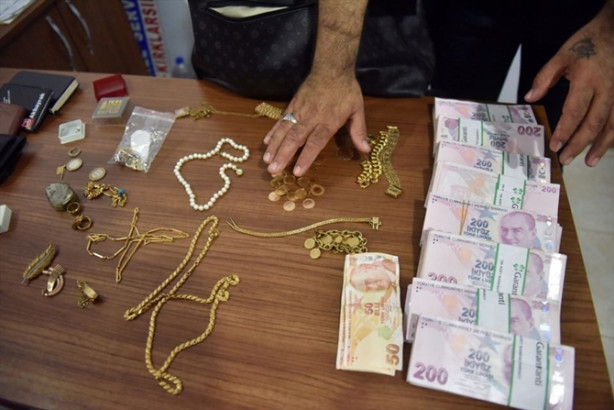 Foto - Belediye otobüsünde bir servet unuttu!