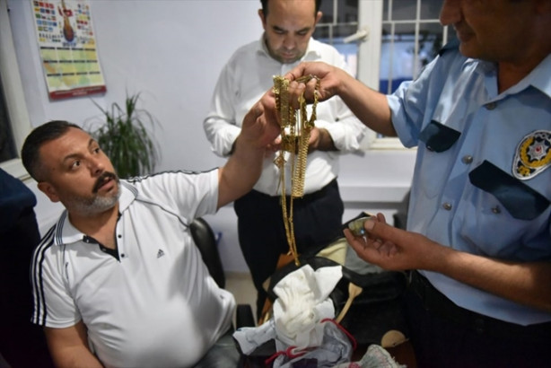 Foto - Belediye otobüsünde bir servet unuttu!