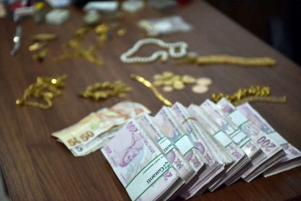 Foto - Belediye otobüsünde bir servet unuttu!