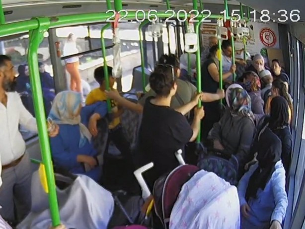 Foto - Belediye otobüsünde panik anları! Zamanla yarıştılar