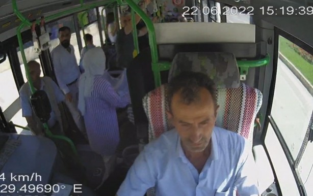 Foto - Belediye otobüsünde panik anları! Zamanla yarıştılar
