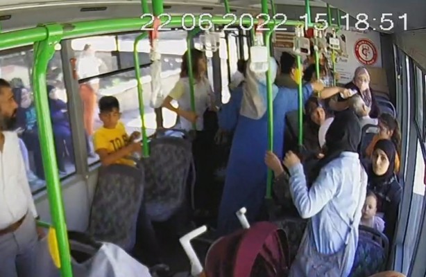 Foto - Belediye otobüsünde panik anları! Zamanla yarıştılar