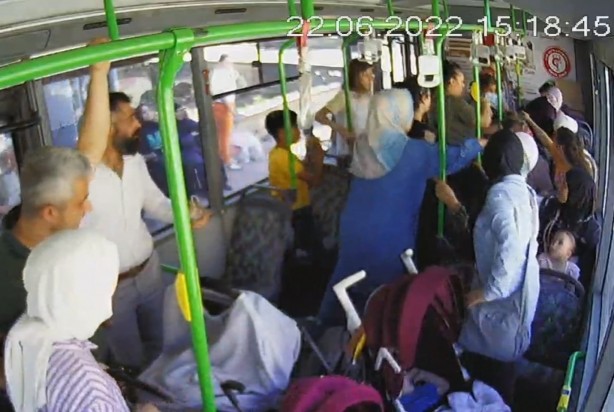 Foto - Belediye otobüsünde panik anları! Zamanla yarıştılar