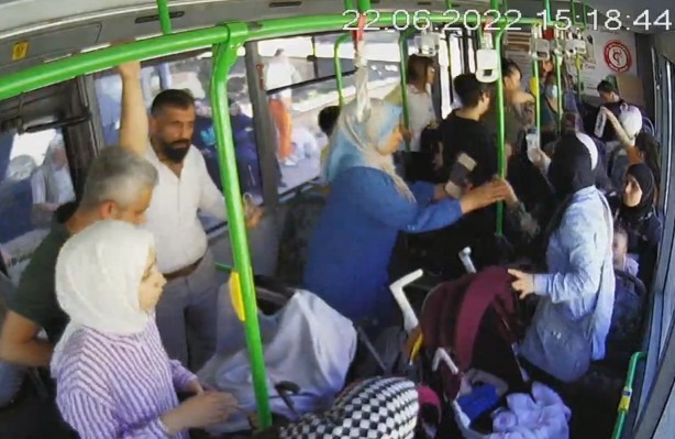 Belediye otobüsünde panik anları! Zamanla yarıştılar