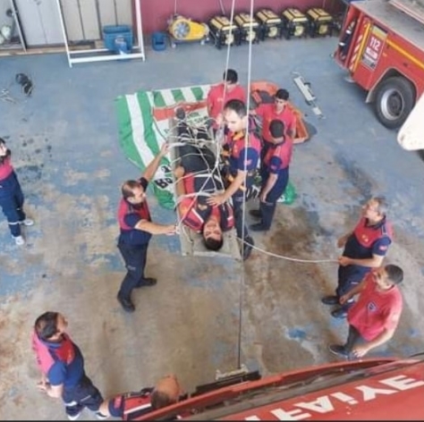 Foto - Belediye personeli bayrağa bastı! Taraftar ayaklandı