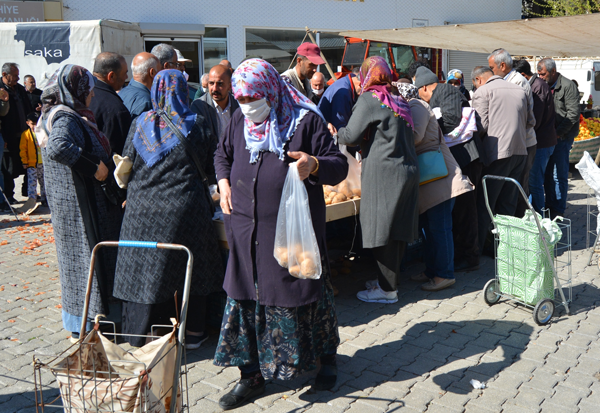 Foto - Belediye tarladan halka sebze satışı yaptı