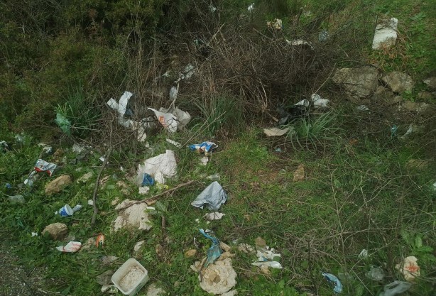 Foto - Belediye’den uyarı "Yol kenarlarına küçükte olsa çöp atmayın"