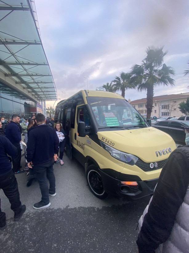 Belki de böylesini ilk kez duyacaksınız! Minibüse 1 çocukla bindi 2 çocukla indi