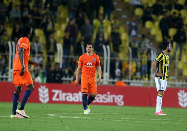 Foto - Belözoğlu bir anda taraftara yöneldi!