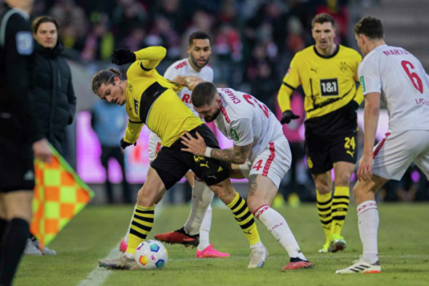 Foto - Benzeri görülmemiş protesto! Sahaya bakın ne attılar