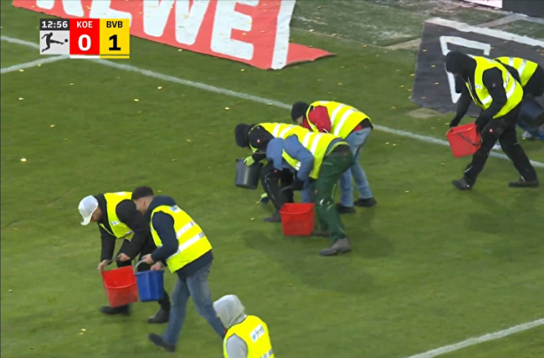Foto - Benzeri görülmemiş protesto! Sahaya bakın ne attılar