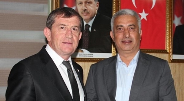 Foto - Benzeri olmayan olay! AK Partili aday esnafın camına bakın ne yazdı