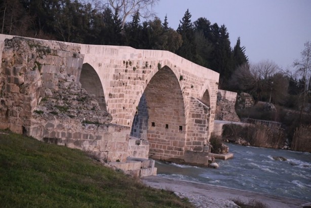Foto - Benzersiz yapısıyla tarihi Aspendos Köprüsü