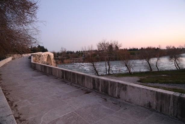 Foto - Benzersiz yapısıyla tarihi Aspendos Köprüsü