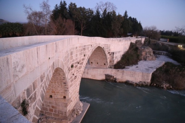 Foto - Benzersiz yapısıyla tarihi Aspendos Köprüsü