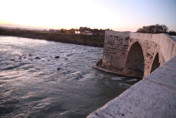 Foto - Benzersiz yapısıyla tarihi Aspendos Köprüsü