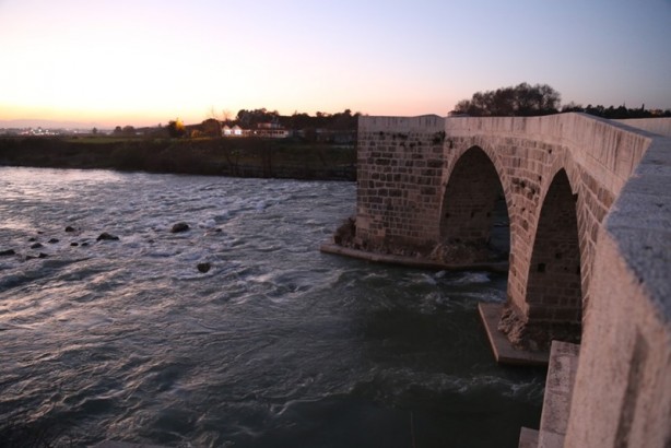 Foto - Benzersiz yapısıyla tarihi Aspendos Köprüsü
